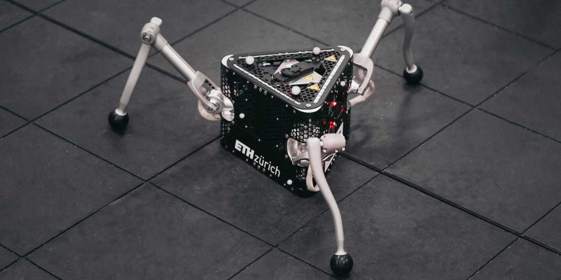 The small robot aiming to explore volcanic tunnels on the moon